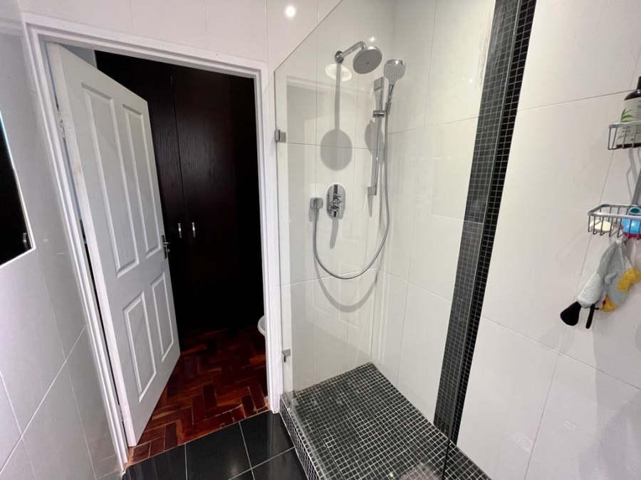 To Let 3 Bedroom Property for Rent in Sea Point Western Cape